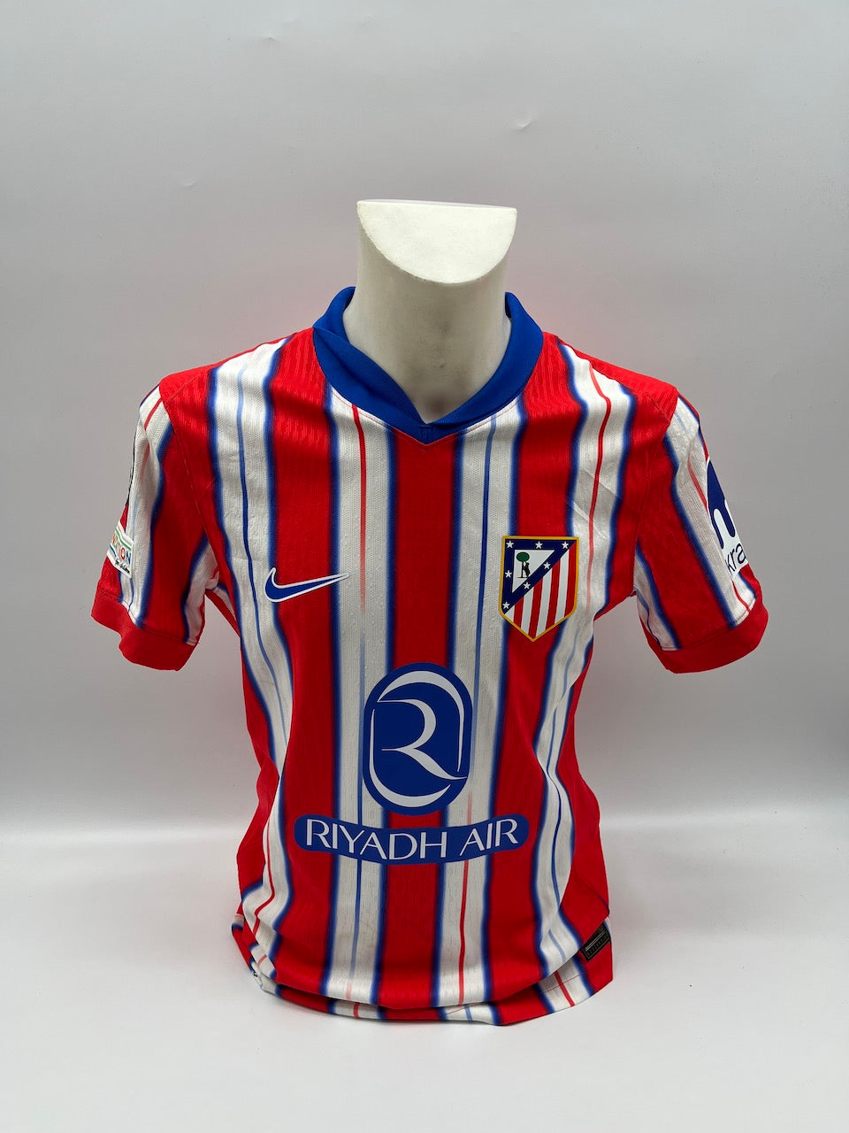 Matchworn Atletico Madrid Trikot getragen & signiert von Samuel Lino 29.01.25