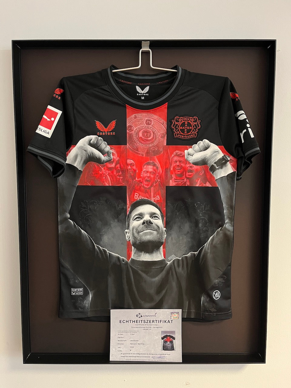 Leverkusen Trikot Portrait Xabi Alonso und Team handgemalt im Rahmen M