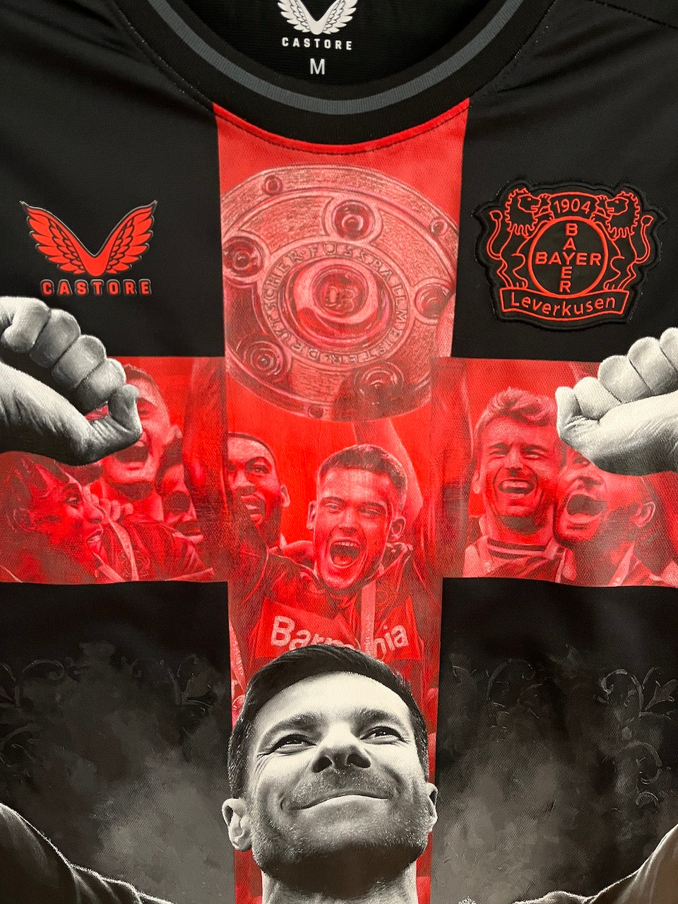 Leverkusen Trikot Portrait Xabi Alonso und Team handgemalt im Rahmen M