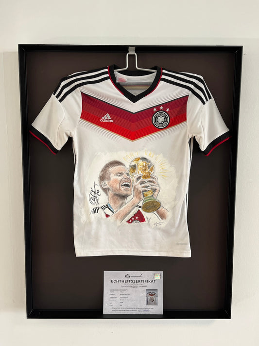 DFB Trikot Portrait Per Mertesacker handgemalt und signiert im Rahmen 164