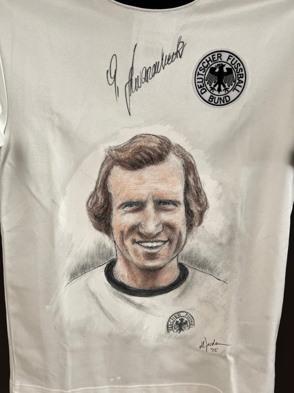 DFB Trikot Portrait Georg Schwarzenbeck handgemalt und signiert im Rahmen S