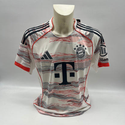Bayern München Trikot Lennart Karl signiert Autogramm Adidas COA L