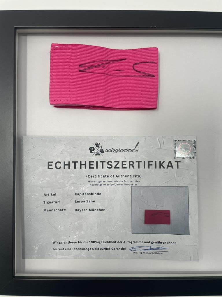 Kapitänsbinde Leroy Sane signiert im Rahmen Bayern München Autogramm