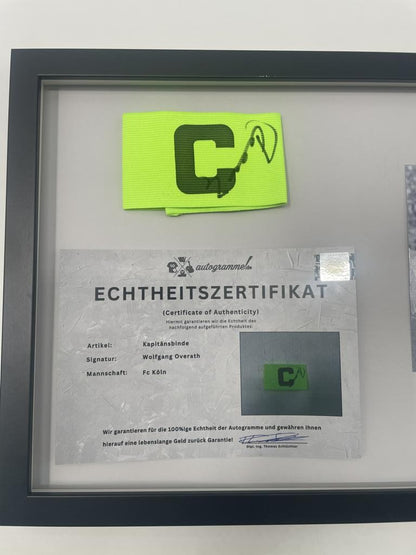 Kapitänsbinde Wolfgang Overath signiert im Rahmen 1. FC Köln Autogramm