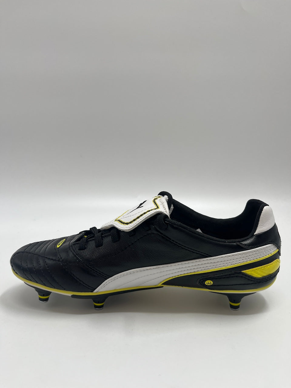 Football shoe Pele signs showmaster Brazil world champion Puma Selecao Coa