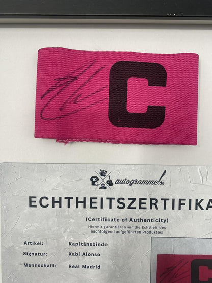 Kapitänsbinde Xabi Alsonso signiert im Rahmen Real Madrid Fußball COA  Autogramm