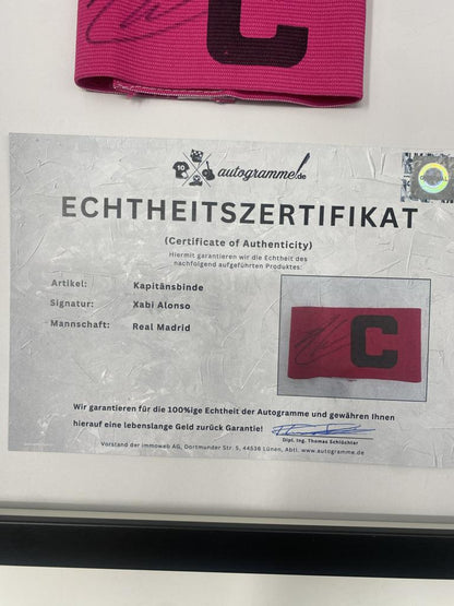Kapitänsbinde Xabi Alsonso signiert im Rahmen Real Madrid Fußball COA  Autogramm
