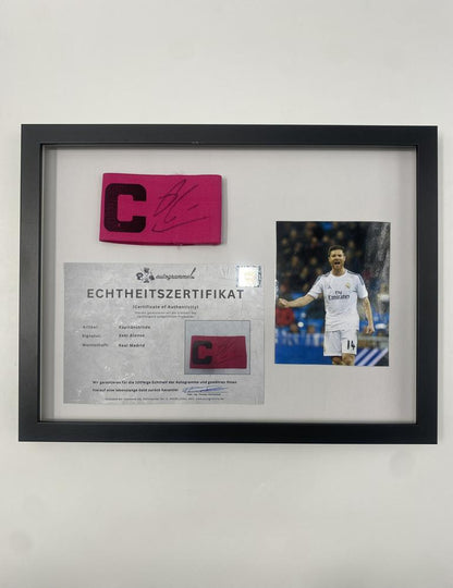 Kapitänsbinde Xabi Alsonso signiert im Rahmen Real Madrid Fußball COA  Autogramm