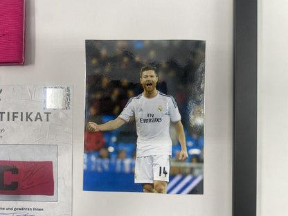 Kapitänsbinde Xabi Alsonso signiert im Rahmen Real Madrid Fußball COA  Autogramm