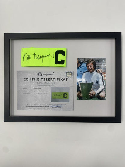 Kapitänsbinde Jupp Heynckes signiert im Rahmen Borussia Mönchengladbach  Autogramm
