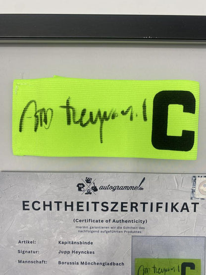 Kapitänsbinde Jupp Heynckes signiert im Rahmen Borussia Mönchengladbach  Autogramm