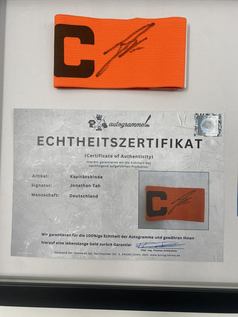 Kapitänsbinde Jonathan Tah signiert im Rahmen Deutschland Fußball Autogramm