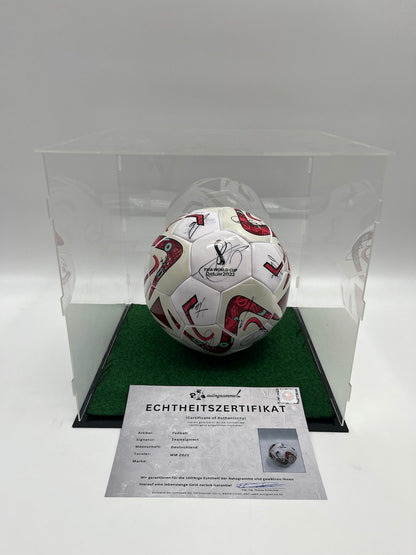Fußball Teamsigniert WM 2022 in Vitrine DFB Autogramm COA Ball