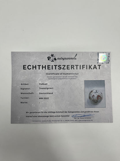 Fußball Teamsigniert WM 2022 in Vitrine DFB Autogramm COA Ball