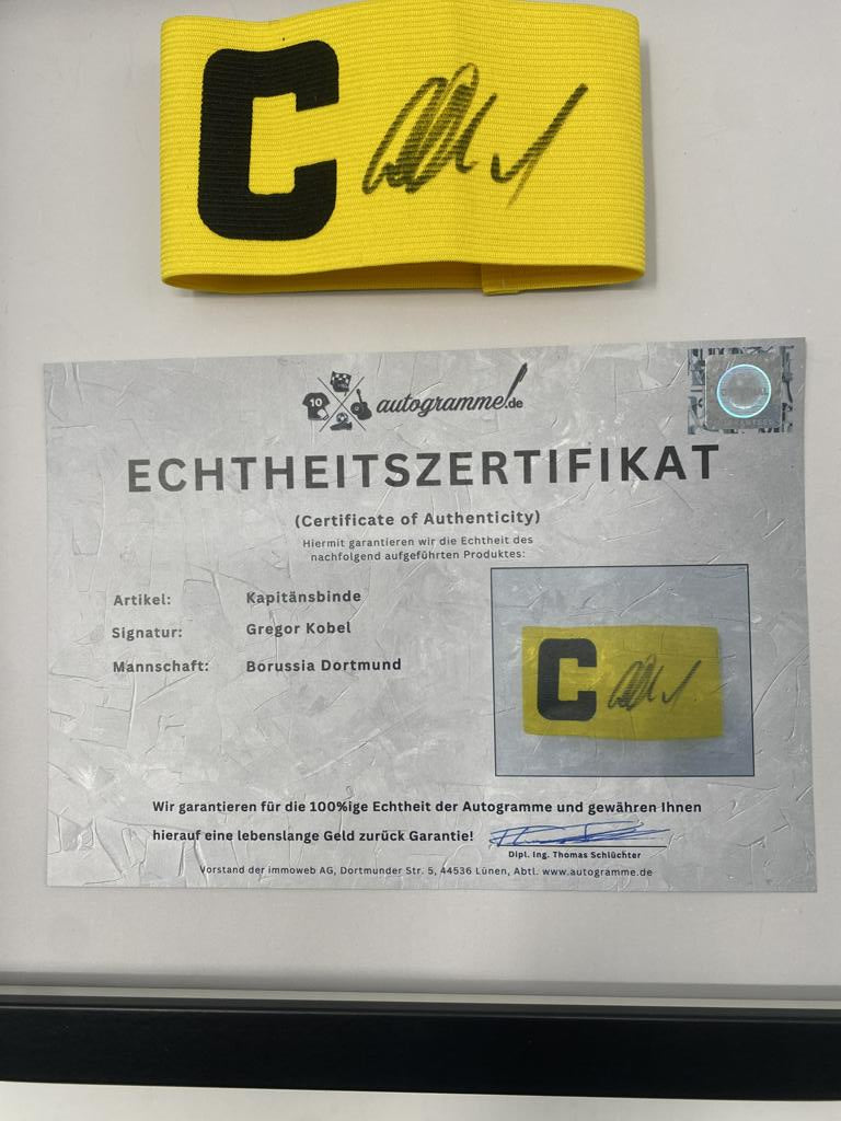Kapitänsbinde Gregor Kobel signiert im Rahmen Borussia Dortmund Autogramm COA