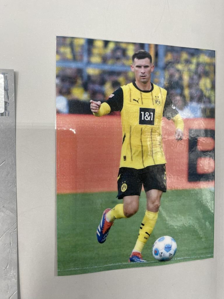 Kapitänsbinde Pascal Groß signiert im Rahmen Borussia Dortmund Autogramm COA