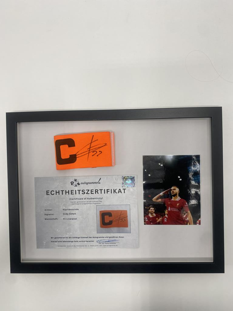 Kapitänsbinde Cody Gakpo signiert im Rahmen FC Liverpool Autogramm COA