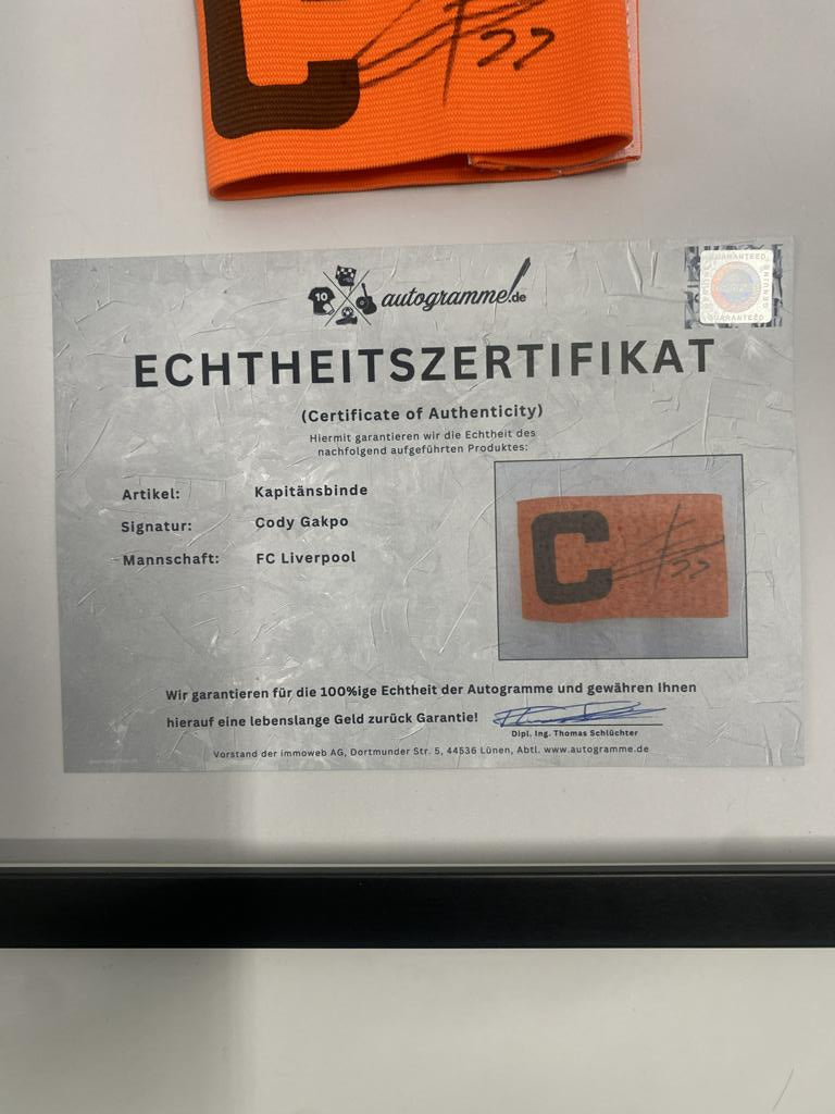 Kapitänsbinde Cody Gakpo signiert im Rahmen FC Liverpool Autogramm COA