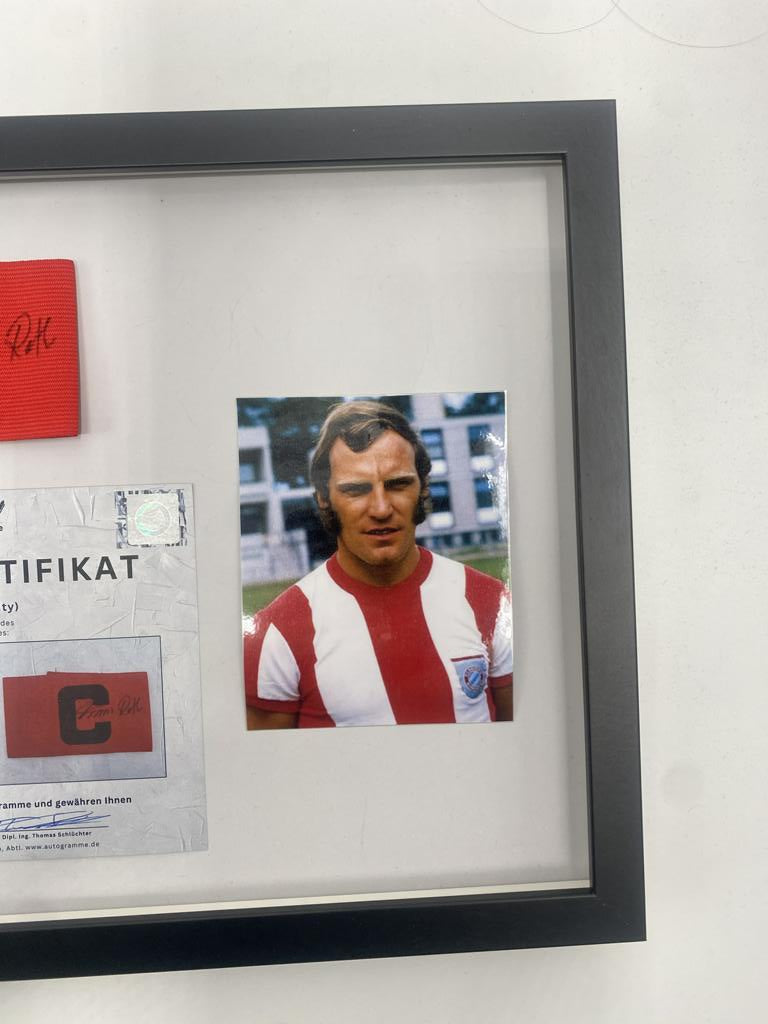 Kapitänsbinde Franz Roth signiert im Rahmen Bayern München Autogramm COA