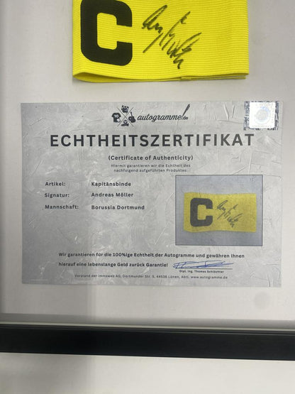 Kapitänsbinde Andreas Möller signiert im Rahmen BVB Autogramm COA