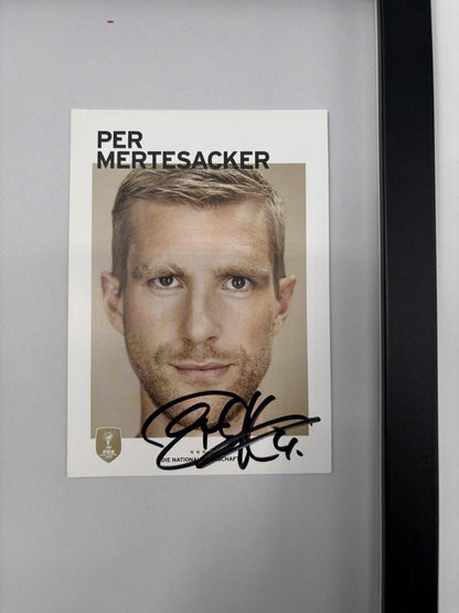 Kapitänsbinde Per Mertesacker signiert im Rahmen DFB Fußball Autogramm COA