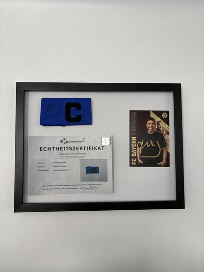 Kapitänsbinde Giovane Elber signiert im Rahmen Bayern München Autogramm