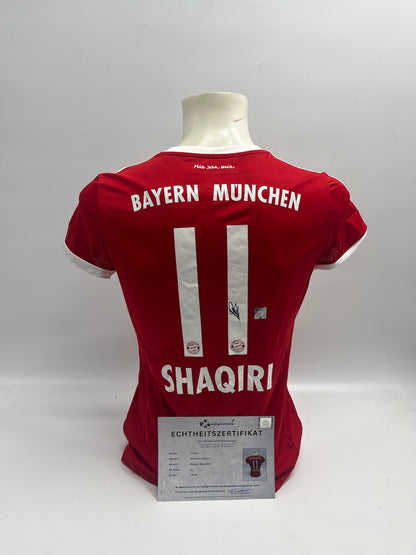 Bayern München Frauentrikot Xherdan Shaqiri signiert Adidas COA Autogramm 38-40