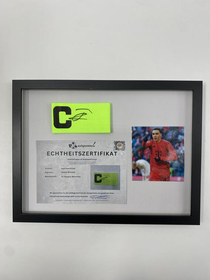 Kapitänsbinde Jamal Musiala signiert im Rahmen Bayern München Autogramm COA