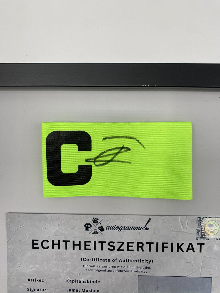 Kapitänsbinde Jamal Musiala signiert im Rahmen Bayern München Autogramm COA