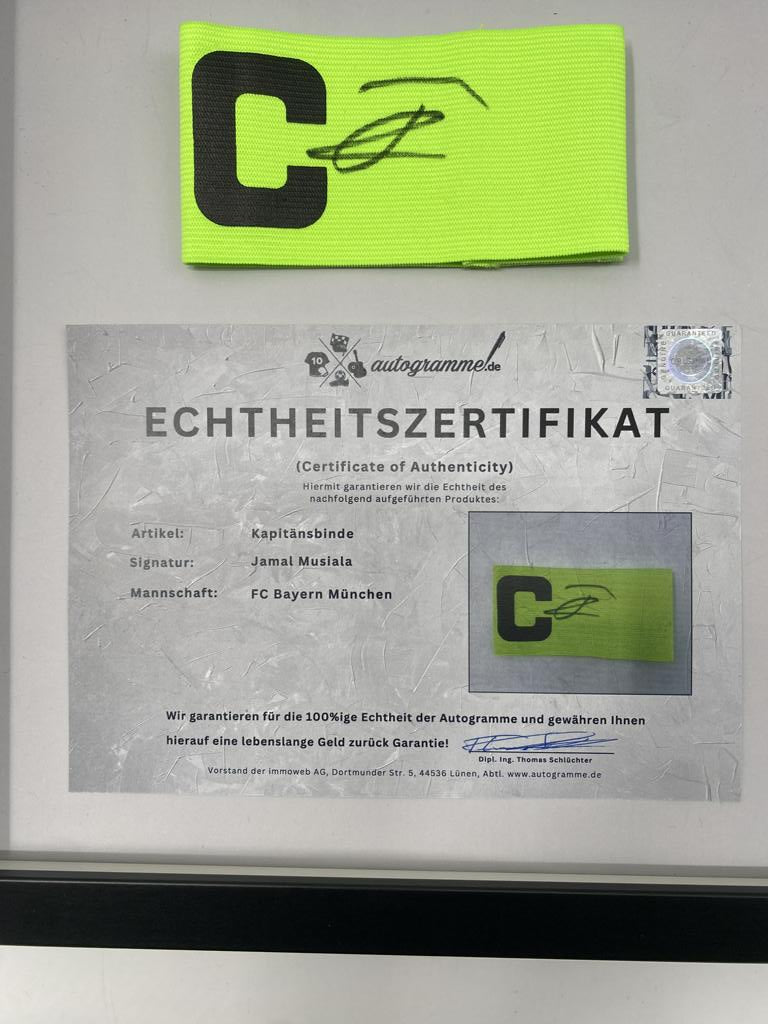 Kapitänsbinde Jamal Musiala signiert im Rahmen Bayern München Autogramm COA