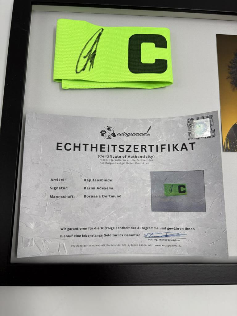 Kapitänsbinde Karim Adeyemi signiert im Rahmen Borussia Dortmund Autogramm COA