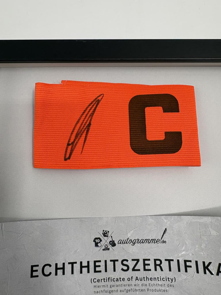 Kapitänsbinde Karim Adeyemi signiert im Rahmen Borussia Dortmund Autogramm COA