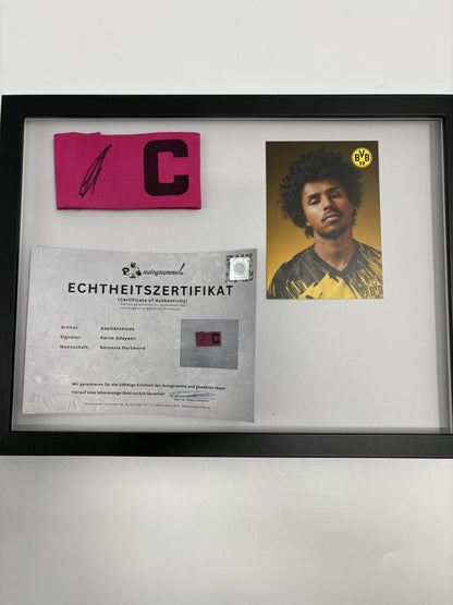 Kapitänsbinde Karim Adeyemi signiert im Rahmen Borussia Dortmund Autogramm COA
