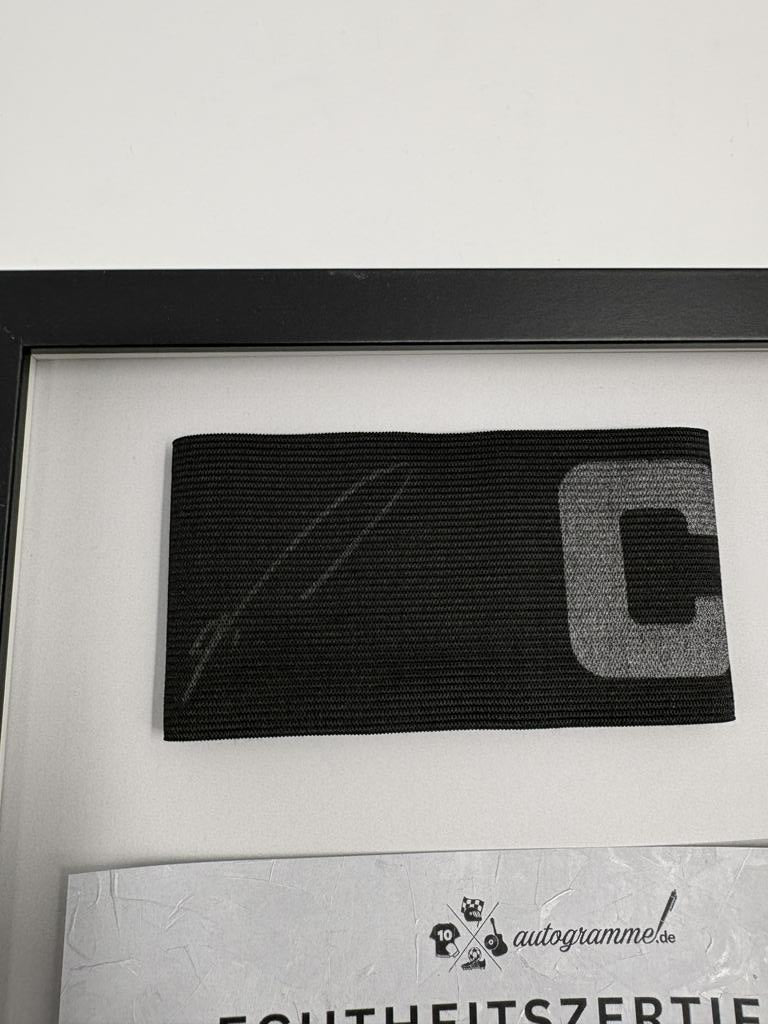 Kapitänsbinde Niklas Süle signiert im Rahmen Borussia Dortmund COA Fußball