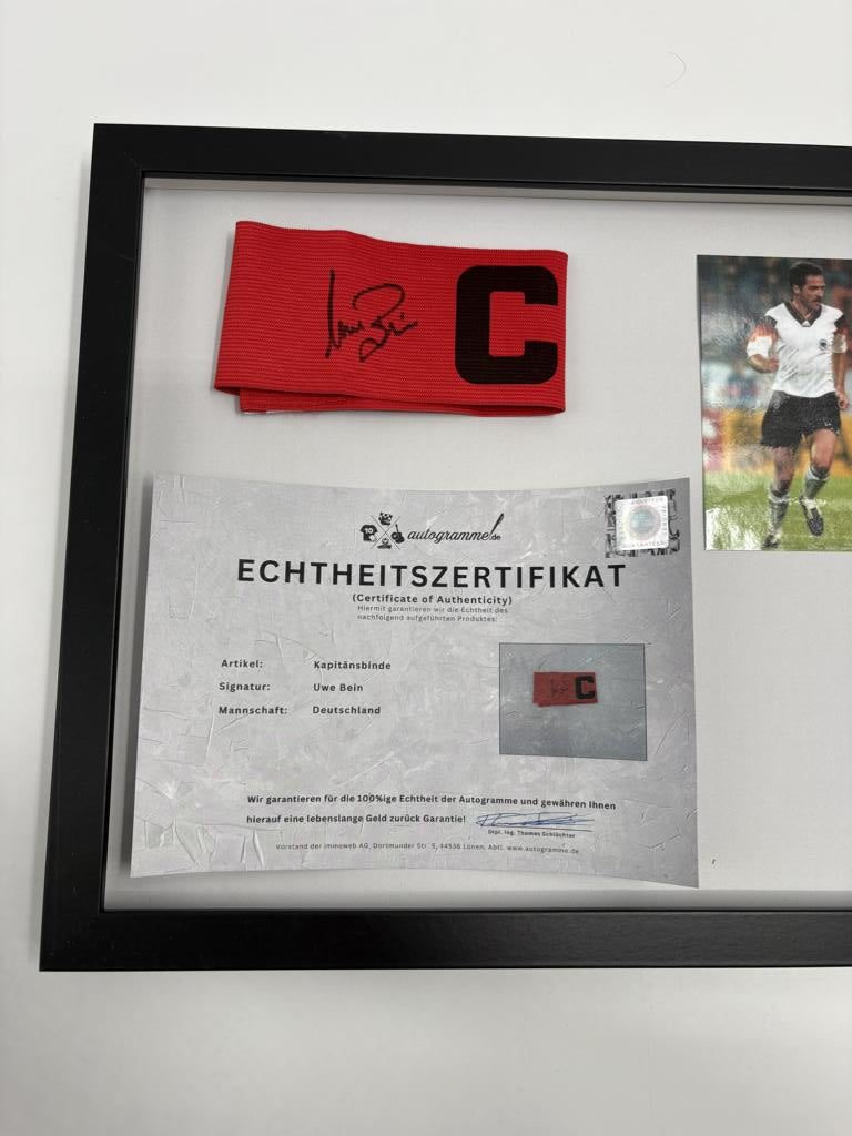 Kapitänsbinde Uwe Bein signiert im Rahmen DFB Autogramm COA