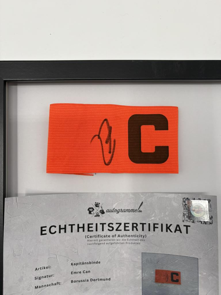 Kapitänsbinde Emre Can signiert im Rahmen Borussia Dortmund COA