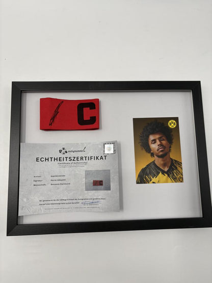 Kapitänsbinde Karim Adeyemi signiert im Rahmen Borussia Dortmund Autogramm COA