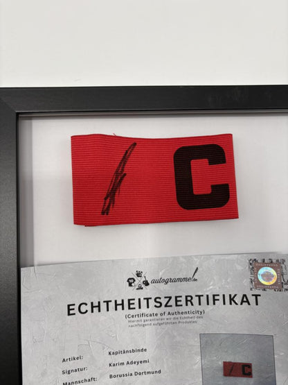 Kapitänsbinde Karim Adeyemi signiert im Rahmen Borussia Dortmund Autogramm COA