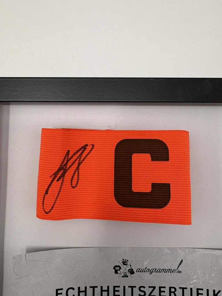 Kapitänsbinde Felix Nmecha signiert im Rahmen Borussia Dortmund COA