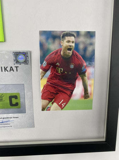 Kapitänsbinde Xabi Alonso signiert im Rahmen Bayern München Autogramm COA