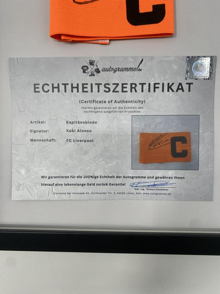 Kapitänsbinde Xabi Alonso signiert im Rahmen FC Liverpool Autogramm COA