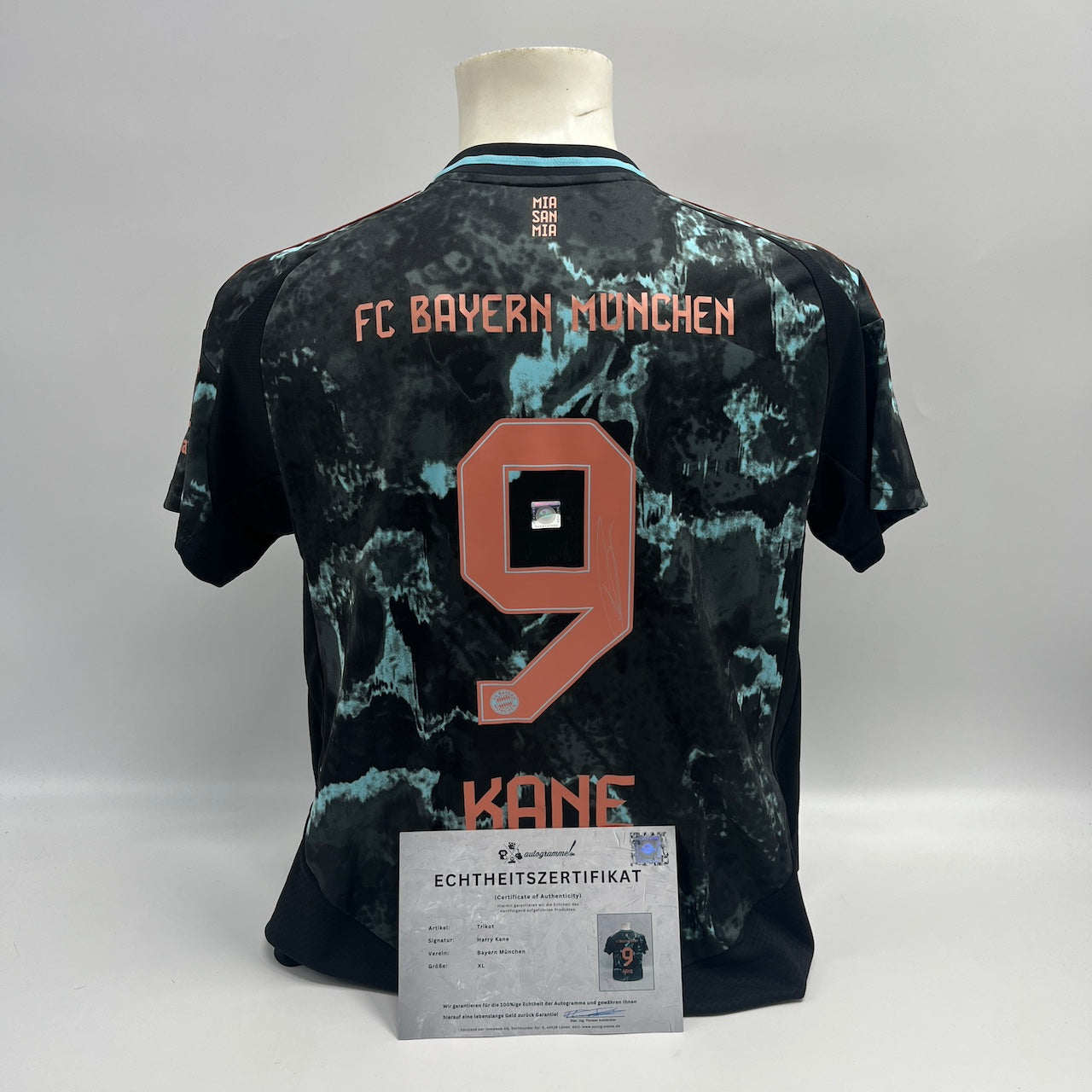 Signed Bayern Munich jerseys – Autogramme.de