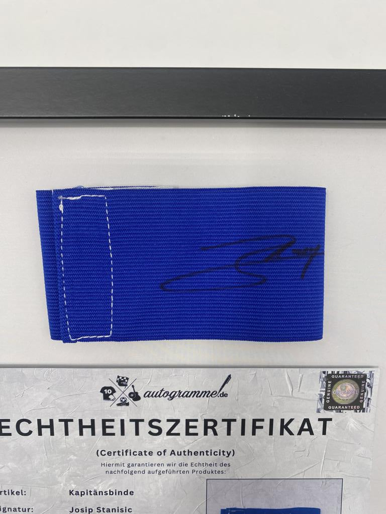 Kapitänsbinde Josip Stanisic signiert im Rahmen Bayern München Fußball Autogramm