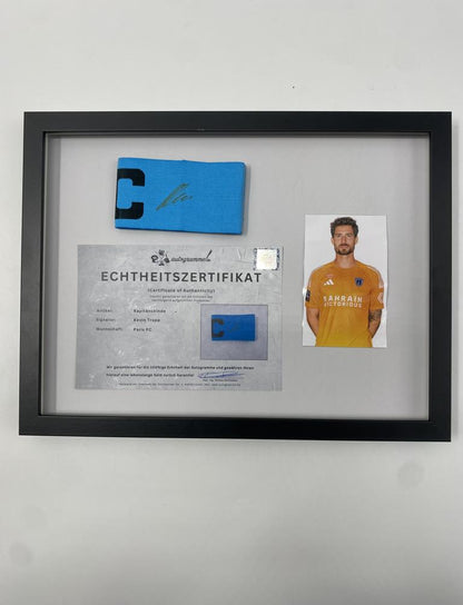 Kapitänsbinde Kevin Trapp signiert im Rahmen Paris FC Autogramm COA