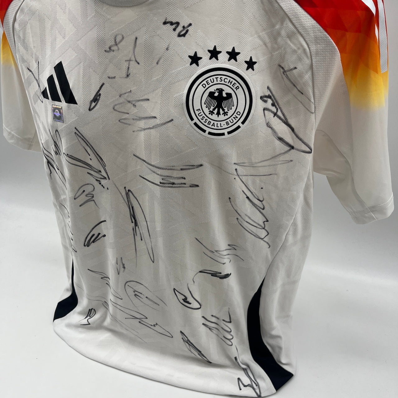 Deutschland Authentic-Trikot EM 2024 Teamsigniert DFB COA Adidas L