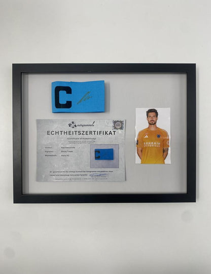 Kapitänsbinde Kevin Trapp signiert im Rahmen Paris FC Autogramm COA