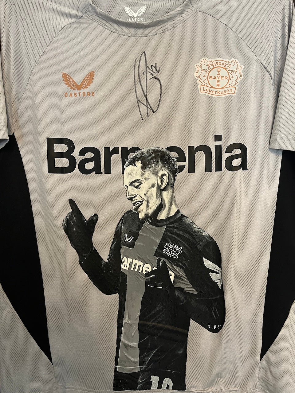 Leverkusen Shirt Portrait Florian Wirtz handgemalt und signiert Castore L