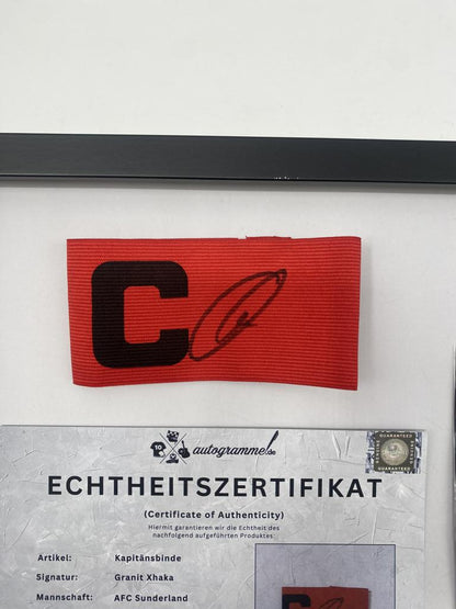 Kapitänsbinde Granit Xhaka signiert im Rahmen AFC Sunderland Fußball Autogramm