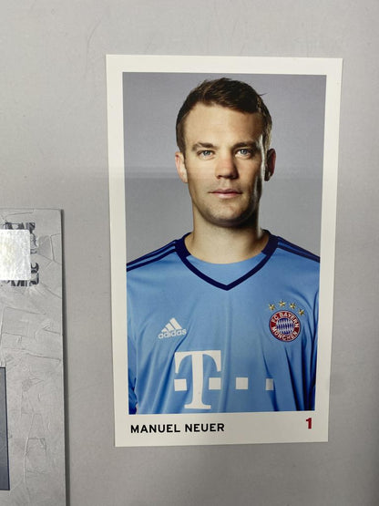 Kapitänsbinde Manuel Neuer signiert im Rahmen Bayern München Fußball Autogramm
