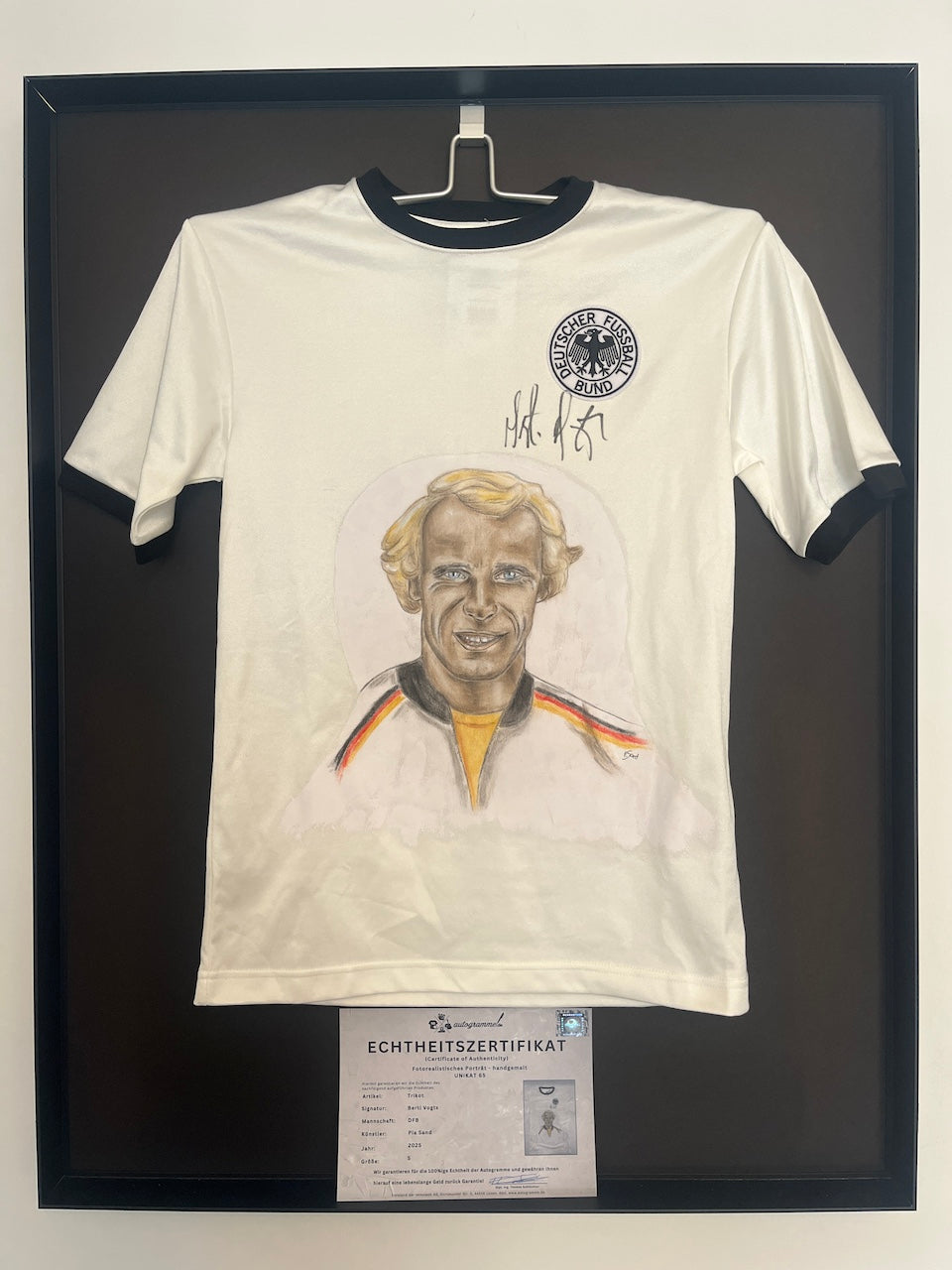 DFB Repro Shirt Portrait Berti Vogts hand-painted and signed S